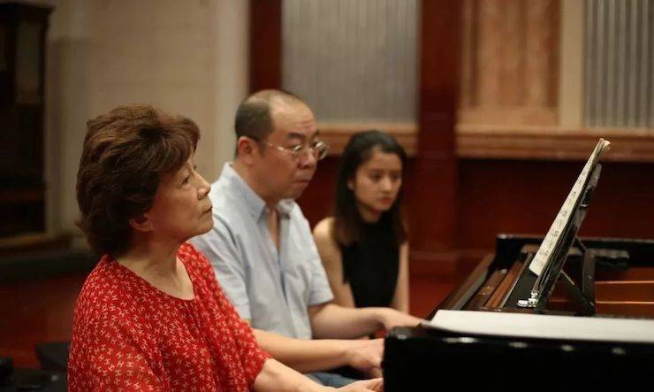 热烈：亍跋睬熘 音悦津门”钢琴重奏音乐会暨天津鲍蕙荞钢琴城开业庆典演出圆满成功！