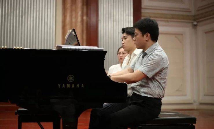 热烈：亍跋睬熘 音悦津门”钢琴重奏音乐会暨天津鲍蕙荞钢琴城开业庆典演出圆满成功！